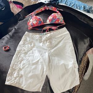 Roxy bikini top, swim shorts and hair tye